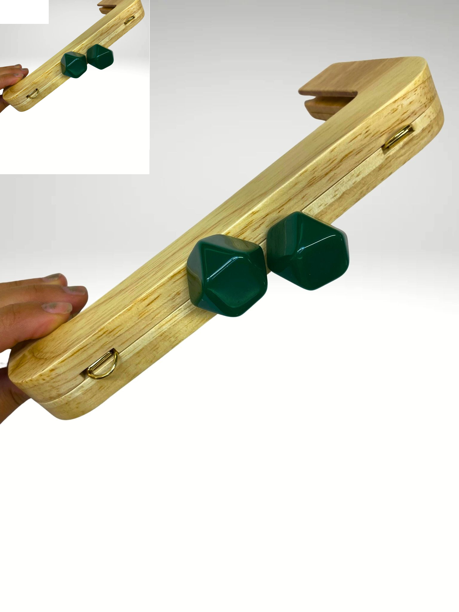 Ahşap yeşil boncuklu burs